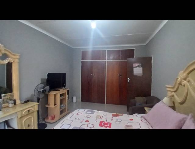 2 BEDROOM FREEHOLD FOR SALE IN SONHEUWEL EXT 1